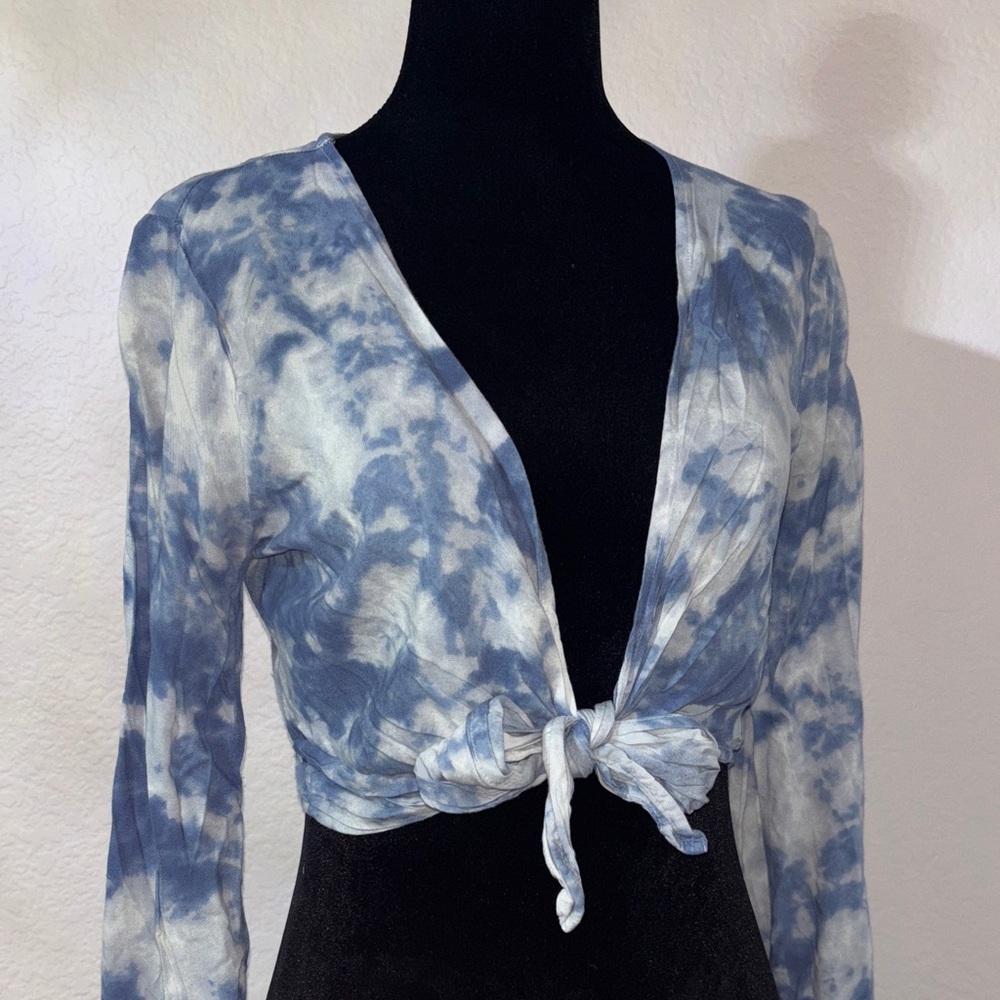 Hollister Blue and White Tie-Dye Blouse